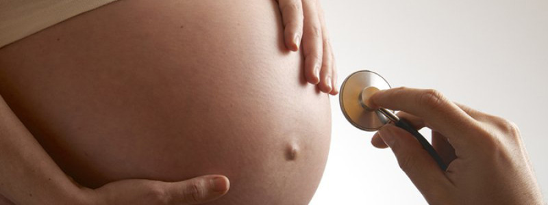 Mang thai em bé đạp nhiều có nguy hiểm không?