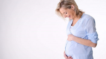 Phụ nữ tuổi tiền mãn kinh có mang thai được không?