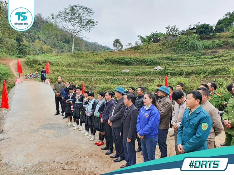 Cầu Dr Thành Sơn 02 bắc qua con suối tại thôn Nà Nông Cầu Dr Thành Sơn 02 bắc qua con suối tại thôn Nà Nông